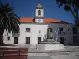 Antigos Paços do Concelho da Pederneira e pelourinho no Largo Bastião Fernandes