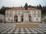 Estatua de Gualdim Pais e Edificio da Camara